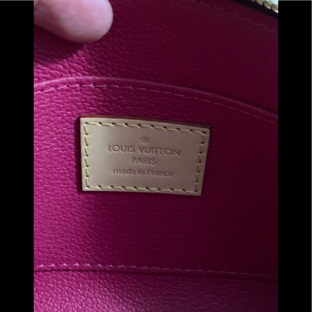 ❌GONE❌Louis Vuitton Le Patches cosmetic pouch PM - Picture 7 of 8